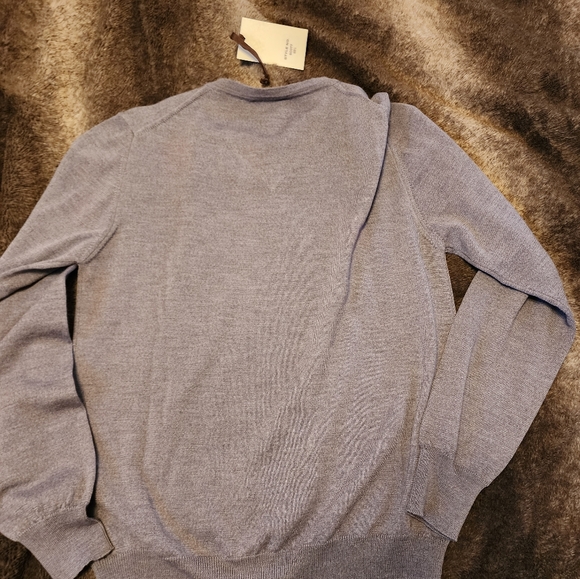 V neck sweater - Picture 2 of 3